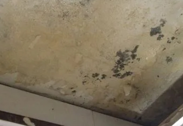 锡林浩特阳台漏水维修公司分享下锡林浩特卫生间渗水维修需要注意哪些问题。
