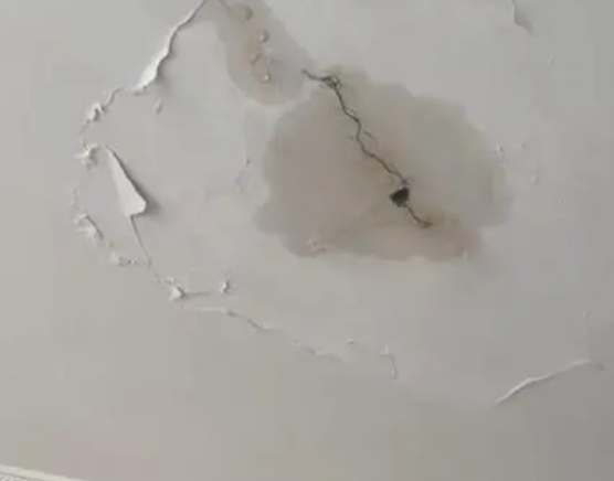 锡林浩特阳台漏水维修公司分享下屋面防水工程质量问题原因分析